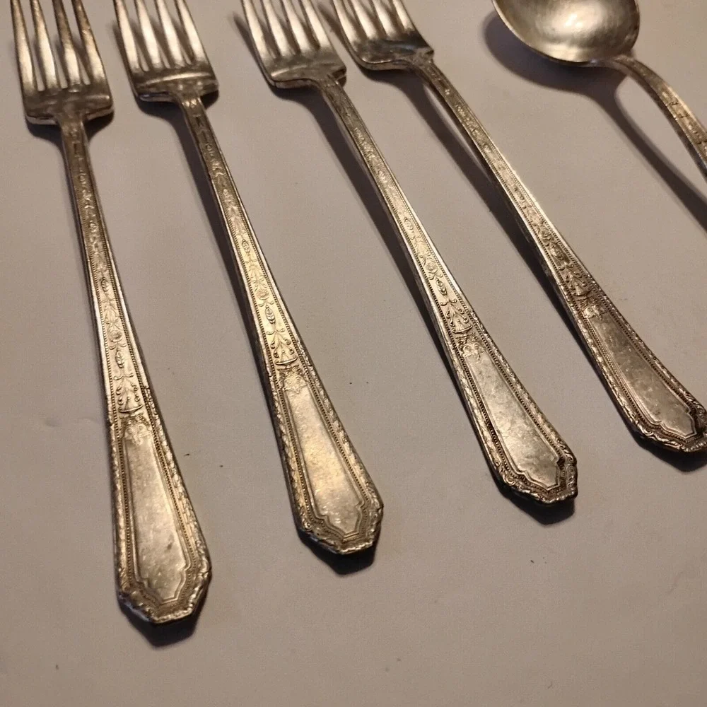 Wm Rogers CHALFONTE Silverplate International 1926 Silverware 4-Dinner‎ Forks